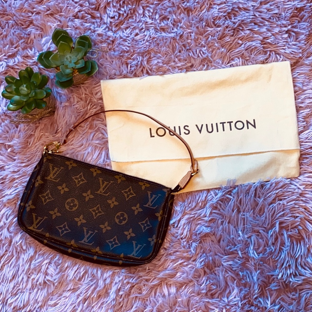 Louis Vuitton Single Zip Pochette In Monogram